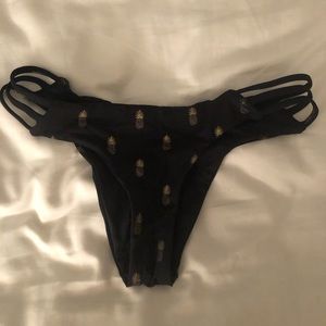 Black bikini bottoms